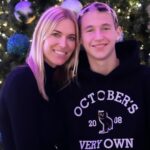 Kristen Taekman Instagram - Weekend in NYC with Cash and Sadie! Eating shopping fitting’s and fun tourist vibes ! Happy Holidays!!