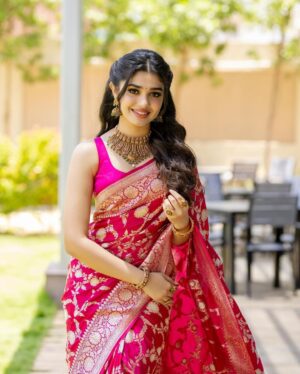 Krithi Shetty Instagram - Smile, shine and take it one day at a time ❤️ 
#smile #happy 
@bhimajewellerytrichy 
•
Photography @kiransaphotography 
Styling @openhousestudio.in 
Saree @real_weaverstory
Style Team @prarthanasrinivasaraja @mehavenkatesh 
M & H @kalwon_beauty @kamaldeepss