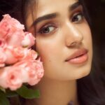 Krithi Shetty Instagram - Be the reason someone believes there are still good people out there 🌸💓 #bekind #spreadlove #goodvibes • • Photographer @ishan.n.giri Retouch @louis_prashanth Makeup @kalwon_beauty Hair @krishnakami Styling @neethikshetty