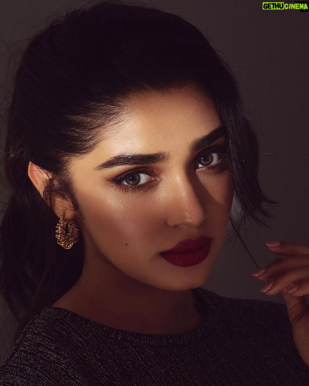 Krithi Shetty Instagram - Put on some red lipstick and live a little #redlipstick #livelovelaugh ❤️ • • Photographer: @ishan.n.giri Retoucher: @louis_prashanth Makeup: @kalwon_beauty Hair: @krishnakami Styled by: @neethikshetty