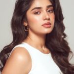 Krithi Shetty Instagram - May your skin #glow as brightly as your soul 🥰❤️ #happyglow #spreadlove #loveyourself • • Photographer @ishan.n.giri Retoucher @louis_prashanth Makeup @kalwon_beauty Hair @krishnakami Styled by @neethikshetty