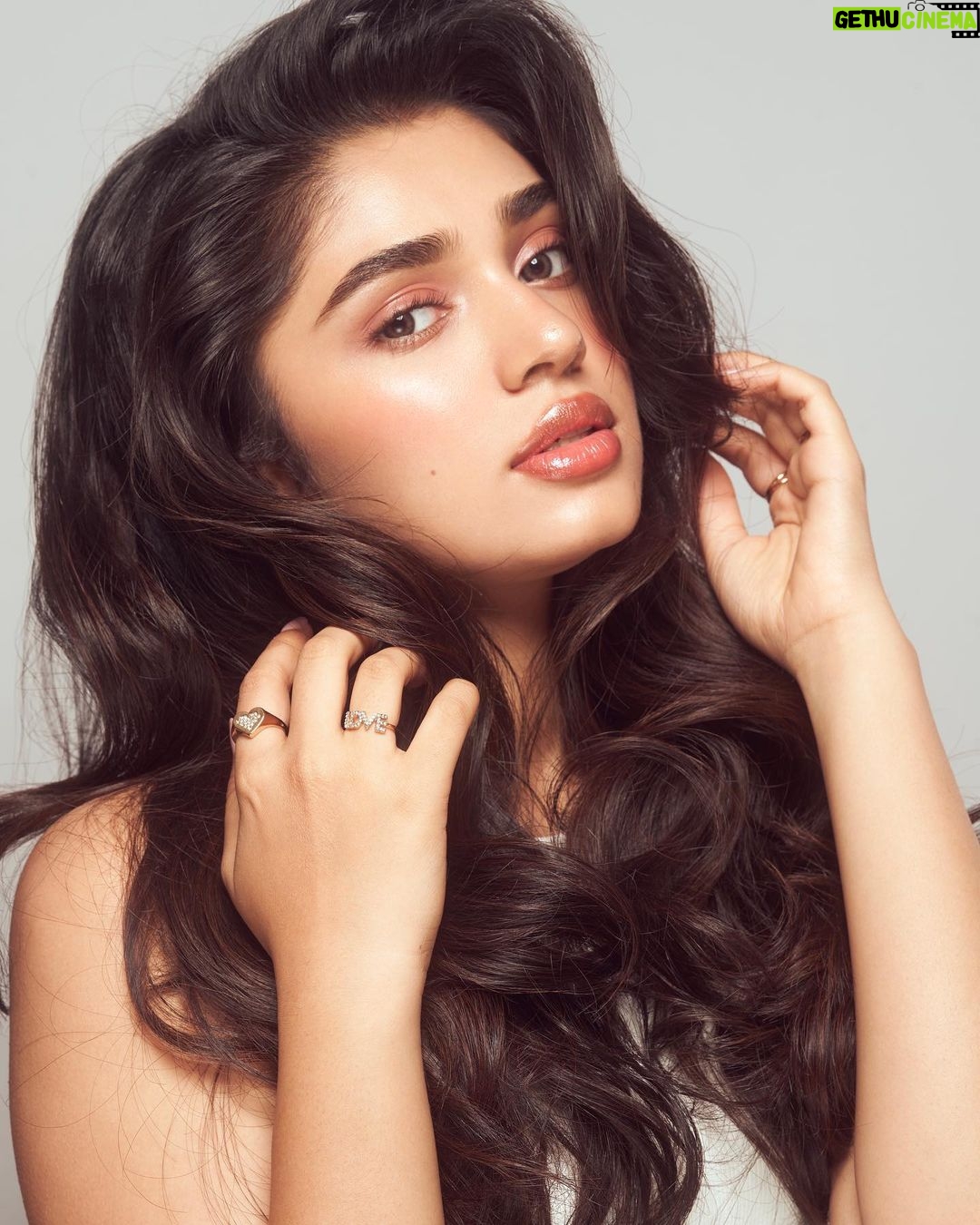 Krithi Shetty Instagram - May your skin #glow as brightly as your soul 🥰❤️ #happyglow #spreadlove #loveyourself • • Photographer @ishan.n.giri Retoucher @louis_prashanth Makeup @kalwon_beauty Hair @krishnakami Styled by @neethikshetty