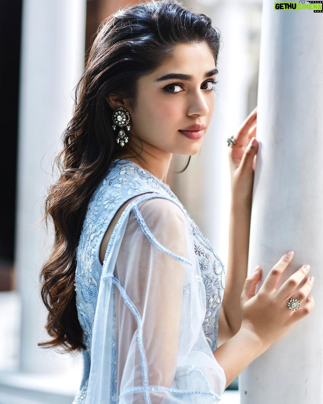 Krithi Shetty Instagram - The light you are looking for has always been within 🤍 #loveyourself #believeinyourself • • Outfit - @mishruofficial Jewellery - @krishna.jewellers.jublieehills Stylist - @archamehta Team - @rashmi_angara @niha_varma M & H @kalwon_beauty @krishnakami Photographer @venurasuri