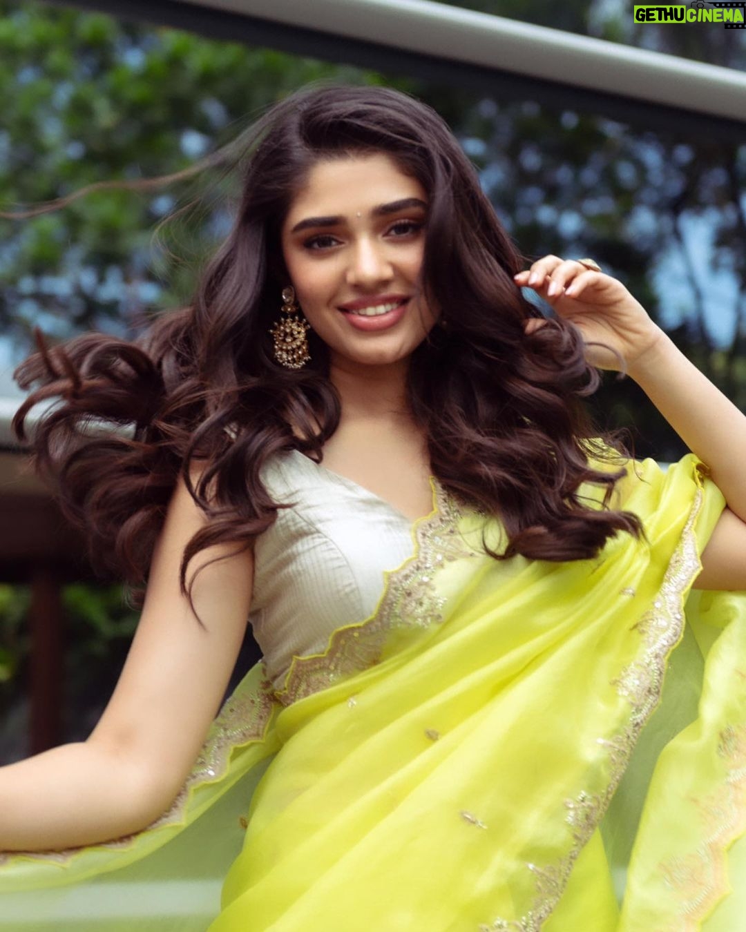 Krithi Shetty Instagram - The magic of new beginnings🥰#genie ✨ #happy #grateful #feelingpositive #excited @jayamravi_official @arrahman @velsfilmintl #arjunanjr @kalyanipriyadarshan @wamiqagabbi @dr.isharik.ganesh @pradeeperagav @artdirector_umesh @toraniofficial @karnikajewelshyd @amrapalijewels