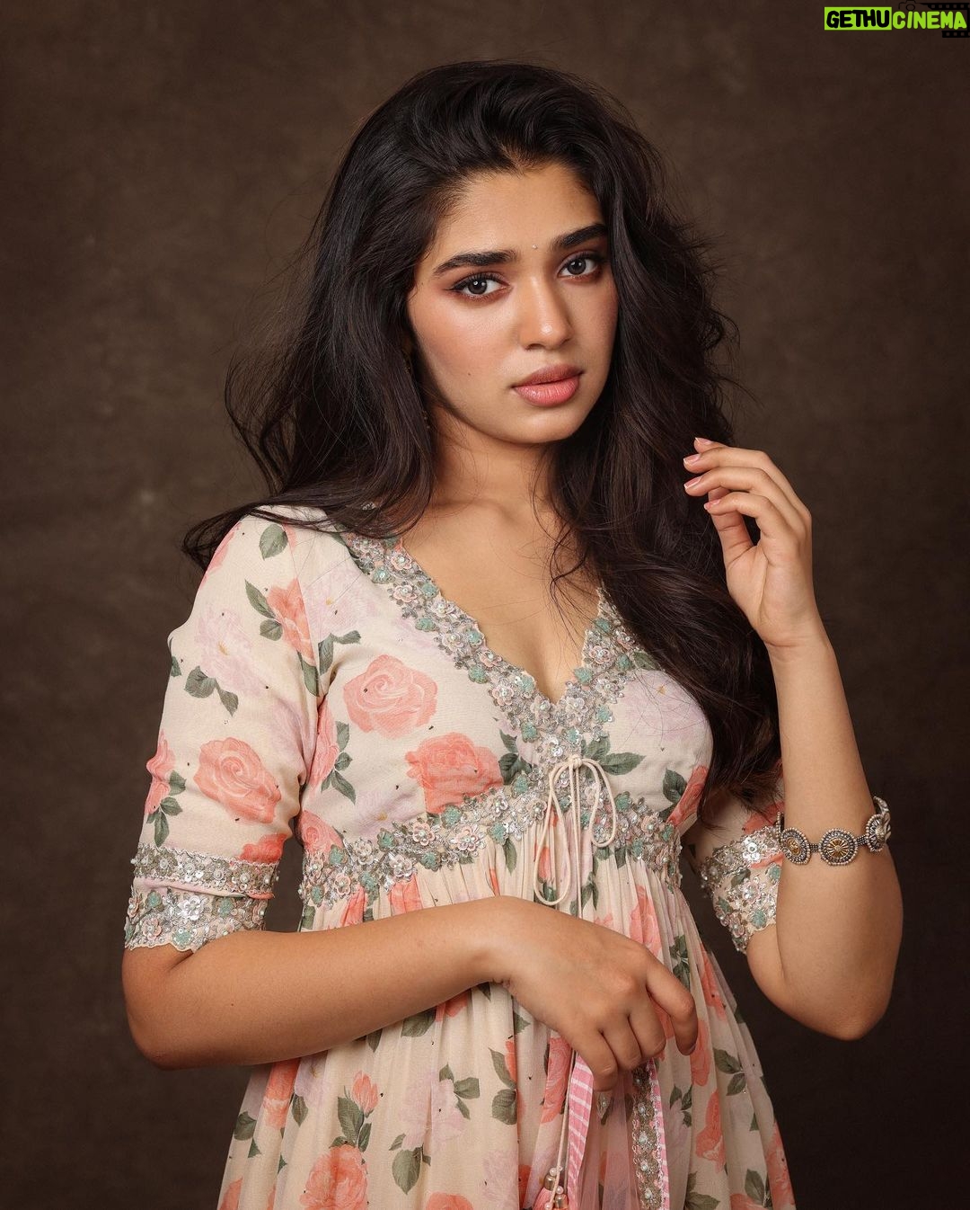 Krithi Shetty Instagram - If you’re tired…rest…don’t quit #yougotthis #yourestrongerthanyouthink • • • Styled By - @ashwin_ash1 & @hassankhan_3 Outfit - @summerbypriyankagupta Jewellery- @treasureboxoriginals Asst by - @stylebyannapurna M & H - @pinkylohar @kamaldeepss Photographer - @pranav.foto
