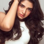Krithi Shetty Instagram - May your skin #glow as brightly as your soul 🥰❤️ #happyglow #spreadlove #loveyourself • • Photographer @ishan.n.giri Retoucher @louis_prashanth Makeup @kalwon_beauty Hair @krishnakami Styled by @neethikshetty