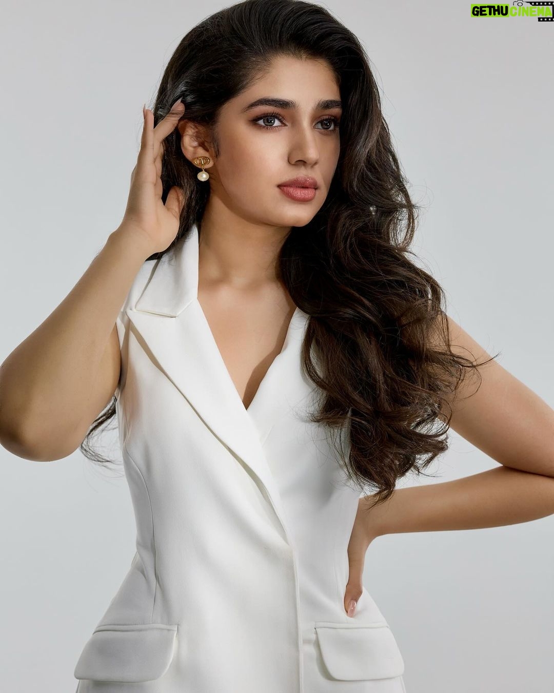 Krithi Shetty Instagram - Merry Christmas 🎄 #christmas #holiday #happyholidays @chanelofficial • Photographer @prabal M & H @makeupbysalonij @kamaldeepss