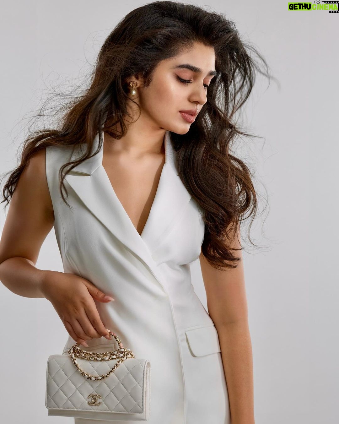 Krithi Shetty Instagram - Merry Christmas 🎄 #christmas #holiday #happyholidays @chanelofficial • Photographer @prabal M & H @makeupbysalonij @kamaldeepss
