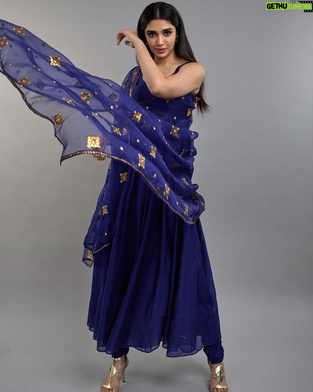 Krithi Shetty Instagram - May you be blessed with all the light from the Diyas that are being lit up today all over the world πͺ ππ Wishing you and your family a very happy Diwali ππΌ β’ Photographed by @prabal Outfit @priyalprakashhouseofdesign Jewelry @maiiarabynm Footwear @oceedeeshoes Stylist @nidhijeswani M&H @makeupbysalonij @kamaldeepss