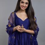 Krithi Shetty Instagram – May you be blessed with all the light from the Diyas that are being lit up today all over the world 🪔 🌟💛
Wishing you and your family a very happy Diwali 🙏🏼
•
Photographed by @prabal 
Outfit @priyalprakashhouseofdesign
Jewelry @maiiarabynm
Footwear @oceedeeshoes
Stylist @nidhijeswani
M&H @makeupbysalonij @kamaldeepss