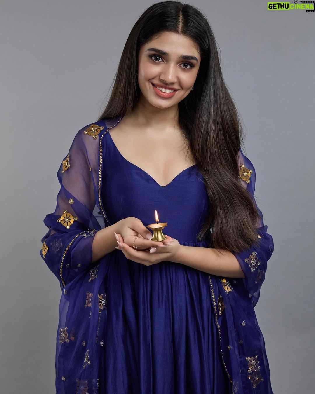 Krithi Shetty Instagram - May you be blessed with all the light from the Diyas that are being lit up today all over the world πͺ ππ Wishing you and your family a very happy Diwali ππΌ β’ Photographed by @prabal Outfit @priyalprakashhouseofdesign Jewelry @maiiarabynm Footwear @oceedeeshoes Stylist @nidhijeswani M&H @makeupbysalonij @kamaldeepss