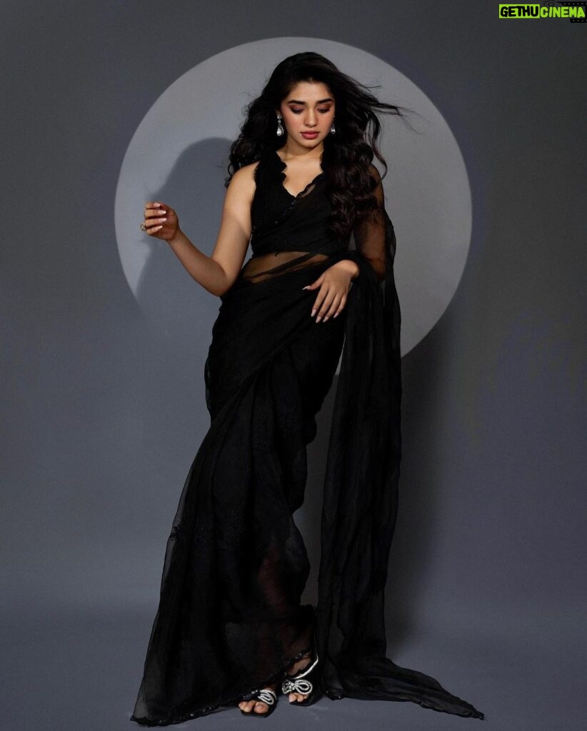 Krithi Shetty Instagram - Felt gorgeous in this #blacksaree ✨ 🖤 by @archanaraolabel Styled by - @ashwin_ash1 & @hassankhan_3 Style team - @ahmedxmirza M & H - @sadhnasingh1 @kamaldeepss Jewellery- @karnikajewelshyd Shot by - @pranav.foto