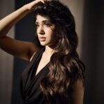 Krithi Shetty Instagram – What you get by achieving your goals is not as important as what you become by achieving your goals ✨ 
#keepgrowing #loveyourself 
•
•
Stylist @nidhijeswani 
Assisted by @nirikshapoojary_
Earrings @isharya 
Makeup @kalwon_beauty 
Hair @kamaldeepss 
Photographer @gohil_jeet