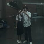 Krongkwan Nakornthap Instagram - ข้าวตังไม่เหงาแล้วนะ :🤍) #โคตรเหงาเรา2คน จบไปแล้วเมื่อคืนนี้ เวลาผ่านไปเร็วมากๆเลย หนูมีความสุขทุกครั้งที่ได้ไปออกกองเรื่องนี้ ขอบคุณพี่ๆนักแสดงทุกคนที่น่ารักกับหนูมากกกๆ ทั้งคอยให้คำแนะนำแล้วก็เล่นกับหนูด้วย5555555 ถ้าไม่มีซีรีส์เรื่องนี้เกิดขึ้นก็ไม่รู้ว่าจะได้ร่วมงานกับพี่ๆนักแสดงเจ๋งๆแบบนี้อีกเมื่อไหร่ ดีใจมากจริงๆค่ะ แล้วก็ขอบคุณพี่ๆทีมงาน พี่ช่างแต่งหน้าทำผม พี่สไตลิสต์ ที่คอยดูแลทุกคนอย่างเต็มที่มากๆ สุดท้ายขอบคุณพี่ถา @tha_sataporn พี่เอโกะ @akoakiko แล้วก็พี่กู่ @mrkoo ที่ไว้ใจแล้วก็ให้โอกาสหนูได้มารู้จักกับข้าวตังนะคะ (ˊ˘ˋ*)♡