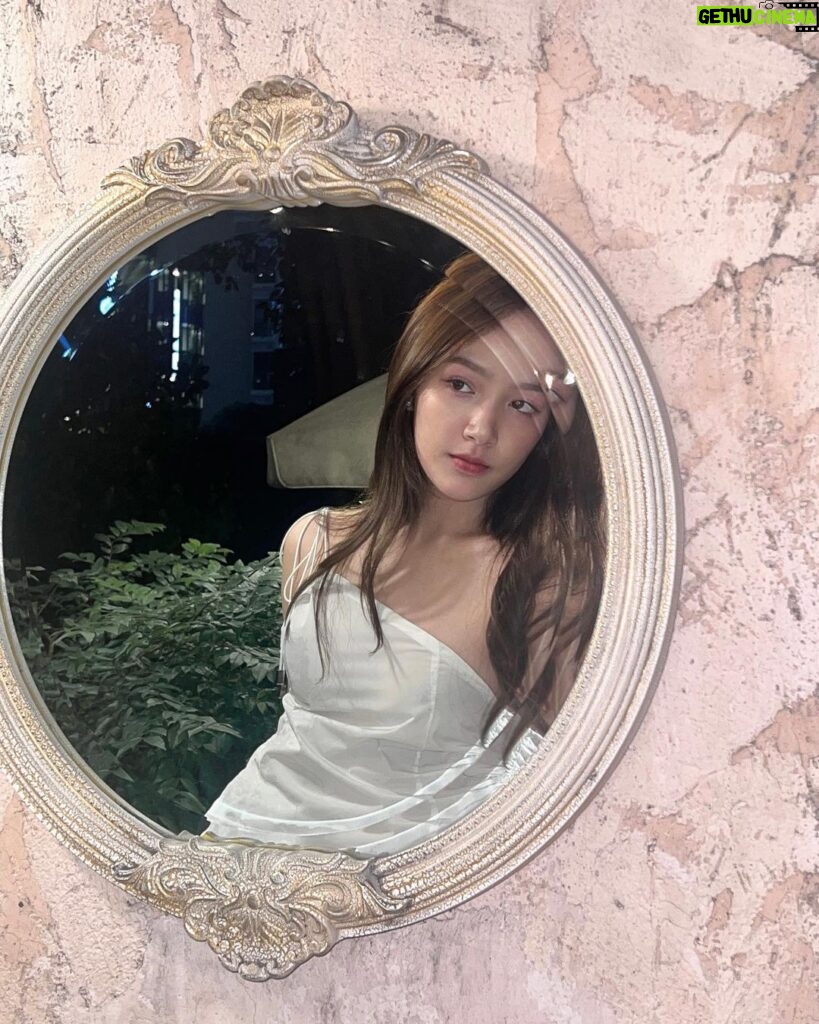 Krongkwan Nakornthap Instagram - miroir, mon beau miroir