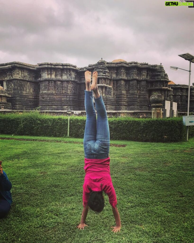 Kruthika Jayakumar Instagram - Just hangin' around 🤸🏼‍♂️ Halebeedu