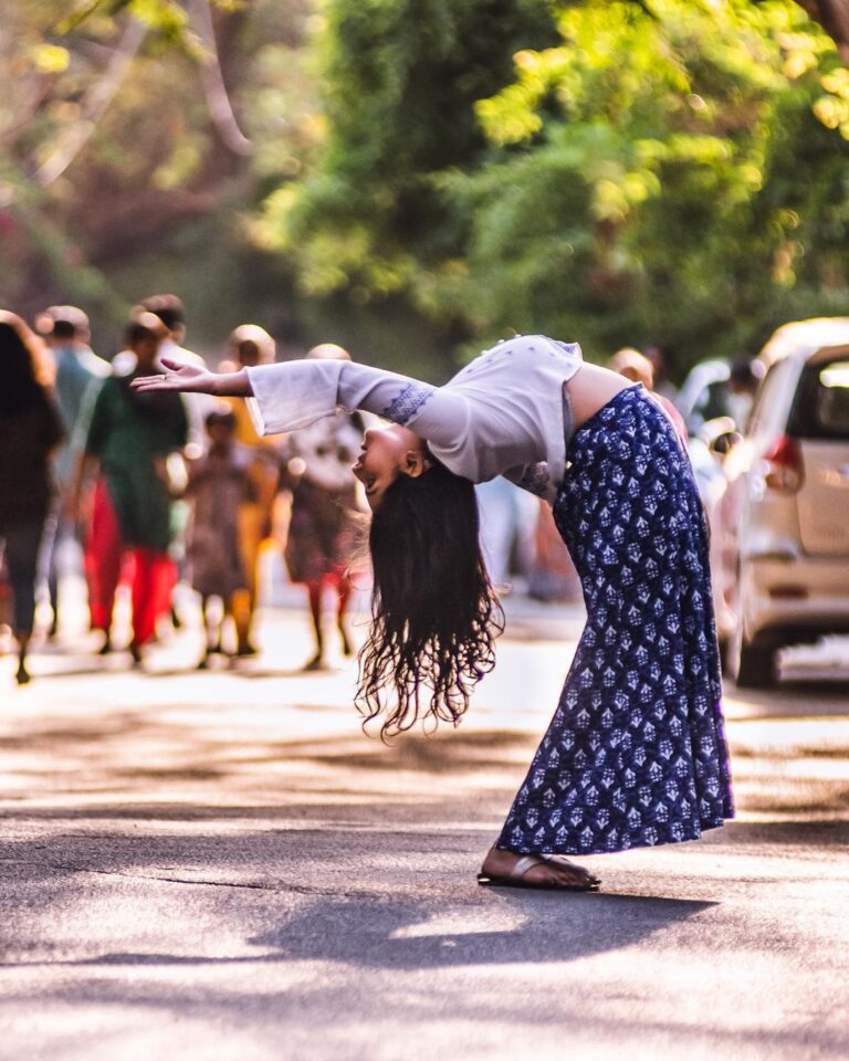 Kruthika Jayakumar Instagram - Once normal, now an indescribable feeling🙈 Missing the usual Bangalore bustle❤️ . . . . . . #stayhome #staysafe #wereinthistogether #majormissing #streetphotography #bangalorediaries #yogaposes #yogaphotography Bangalore, India