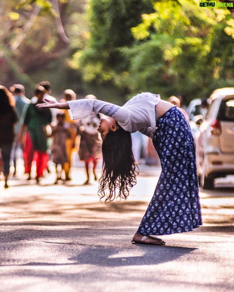 Kruthika Jayakumar Instagram - Once normal, now an indescribable feeling🙈 Missing the usual Bangalore bustle❤ . . . . . . #stayhome #staysafe #wereinthistogether #majormissing #streetphotography #bangalorediaries #yogaposes #yogaphotography Bangalore, India