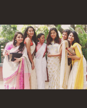 Kruthika Jayakumar Instagram - Thank you my crazy women , for letting me be lame kru 💁🏻❤️ and laughing with me all the way. 
I love you guys for everything ❤️
SWIPE👉🏻 .
.
.
.
.
#graduation #graduationspam #degree #degreelife #adulting #beautifulwomen #collegelife #whiteandgold #ethniclove #indianwomen #saree #mcclife #carmelite #friends #babes #love #life #friendship #graduate #actorslife #happiness #studentlife #studentlifeover #bangalore