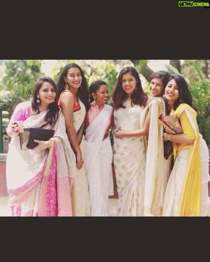 Kruthika Jayakumar Instagram - Thank you my crazy women , for letting me be lame kru 💁🏻❤ and laughing with me all the way. I love you guys for everything ❤ SWIPE👉🏻 . . . . . #graduation #graduationspam #degree #degreelife #adulting #beautifulwomen #collegelife #whiteandgold #ethniclove #indianwomen #saree #mcclife #carmelite #friends #babes #love #life #friendship #graduate #actorslife #happiness #studentlife #studentlifeover #bangalore Mount Carmel College, Bangalore