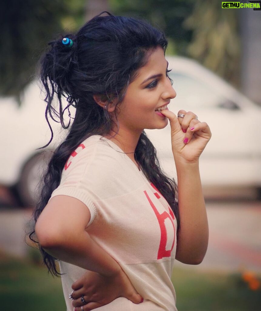 Kruthika Jayakumar Instagram - Heyyyy you going to eat that ? 🍕