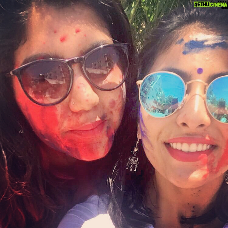 Kruthika Jayakumar Instagram - Rang Barse-ing with the best🌈 #toagooddday