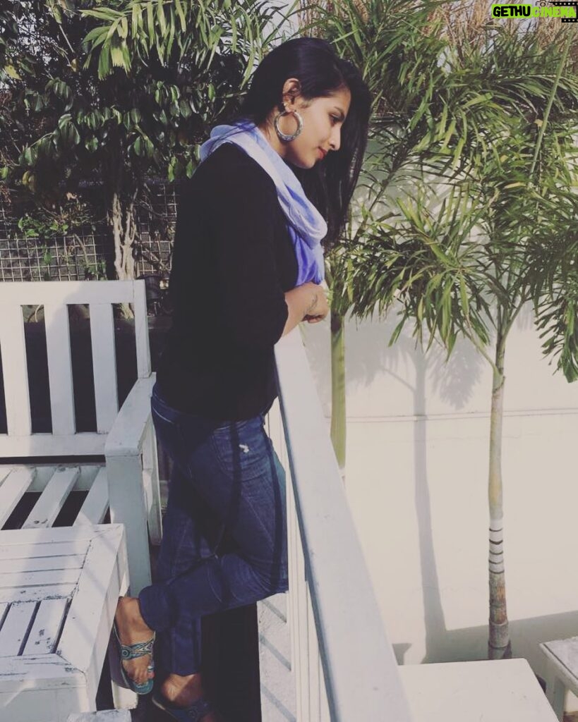 Kruthika Jayakumar Instagram - " Enough or not Enough We must make it do . " #profoundlessons #Tolstoy #classics #fakecandid #bangalorediaries Bricklane Grill Indirangar