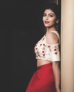 Kruthika Jayakumar Instagram - #aboutlastnight For the Trailer launch of #IntloDeyyamNaakemBhayam 😊 Thank you so much guyss ☺️ @rangdephotography