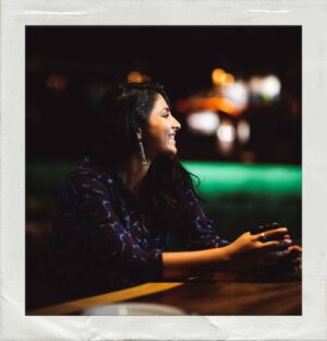Kruthika Jayakumar Instagram - Keep it simple 🌼
📸@b2pan.in
.
.
.
.
.
.
.
.
#candidiswear #portraitphotography #kavacha #sandalwoodactress #lightitblue #lessisalwaysmore  #shootlife #bengalurudiaries#bestportraitsindia
#candidshot #kfi #bengalurudiaries #bangaloretimes