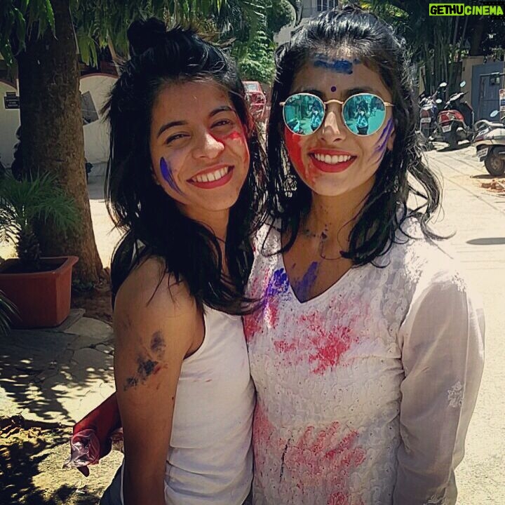 Kruthika Jayakumar Instagram - Rang Barse-ing with the best🌈 #toagooddday