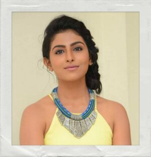 Kruthika Jayakumar Instagram - Being a sunflower in a field of roses🌻 .
.
.
.
.
.
.
.
.
.
.
#portrait #throwback #sunflower #anditwasallyellow #kavacha #shootlife #instaquotes #lifeandroses #bengalurudiaries
