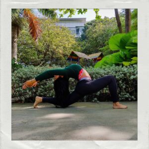Kruthika Jayakumar Instagram - More stretching. Less stressing🌿
.
.
.
.
.
.
.
#yogaeverywhere #inflexibleyogis #backbendsarelove #instamood #yogaflow #aloyoga #bengalurudiaries #yogaeverydamnday #yogatherapy
