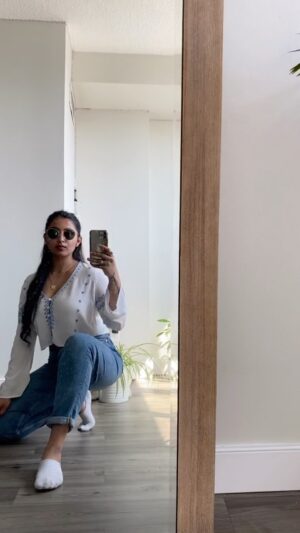 Kruthika Jayakumar Instagram - Mentally in this reel, reliving the summer ✨🌸

#summerdump