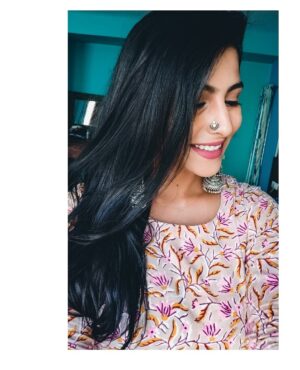 Kruthika Jayakumar Instagram - Wherever life plants you, bloom with grace🌼
.
.
.
.
.
.
.
.
.
.
#summerpastels #flowerpower #summeressentials #noseringlove #kavacha #kannadatrolls #ootd #bengalurudiaries #lessisalwaysmore