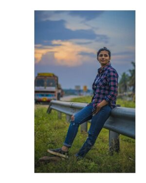 Kruthika Jayakumar Instagram - Chasing sunsets🌼
PC: @abhishekkapil
.
.
.
.
.
.
.
.
#portraitphotography #highway #sunset #dusk #roadtrips #roadtripping #keepingitreal #kavacha #sandalwood #tollywood #latergram #offroad #wanderlust #traveldiaries #travelgram #warm #keepingitcasual #nofilter #nomakeup #tired #inmyelement