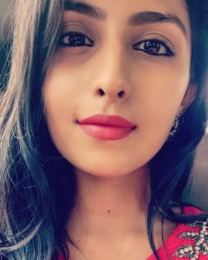 Kruthika Jayakumar Instagram - That rare car selfie 🚓😋
.
.
.
.
.
.
.
.
#instaclick #redlips #carselfie #dolledup #random #ootd #notcandid #kavacha #actorlife #setlife #doeeyes #sandalwoodactress #sandalwood #tollywood #drushyam #yogisofinstagram #inflexibleyogis #latergram #tb #throwback #goodhairday #goodvibes #bangalorediaries