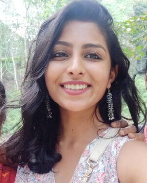 Kruthika Jayakumar Instagram - I could tell you I glow cus I meditate , But no , it's just all the pizza I stuff my face with ♥️🍕
.
.
.
.
.
.
.
.
.
.
.
#bangalore #bangaloredays #goodvibesonly #pastels #selfie #prettygirls #instaclick #instadaily #kavacha #actor #sandalwood #tollywood #foodie #pizzalover #fitfam #yogisofinstagram #yogini #meditationquotes #happyfaces #pun #wordplay #windy #naturalglow #instaquote #instaquotes