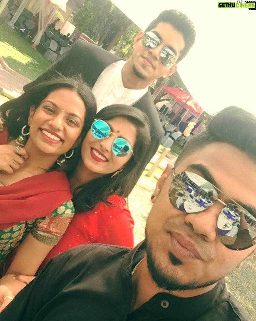 Kruthika Jayakumar Instagram - Who thought weddings could be fun🤷🏻‍♀😙 . . . . #coorg #kodavawedding #coorgiwedding #weddingsofindia #fun #friends #sun #rayban #shades #red #prettywomen #selfie #funweddings #black #kodava #ethnic #ethniclove #blue #reflections #four #actor Bangalore, India