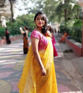 Kruthika Jayakumar Instagram - Eat glitter for breakfast and shine all day 💃🏻✨ . . . #shotononeplus5 #shotononeplus #sareelove #ethnic #saree #slay #love #ig_captures #sareeswag #ethniclove Bangalore, India