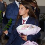 Kseniya Borodina Instagram - Сегодня замечательный праздник - день учителя! И я на этой неделе снова стала ученицей😁 Безумно этому рада и благодарна уже тем, с кем предстоит провести сейчас много времени, кто передаст новые знания. Учить - очень тяжело, давайте будем честны. Нужны огромное терпение, выдержка, много запасов позитива, вдохновения. На мой взгляд нужно развивать как раз возможности для вдохновения через мероприятия, конкурсы, поощрения. Как раз знаю, что сейчас идет Всероссийский форум классных руководителей, здорово, что это такая огромная площадка для учителей со всей страны, где они могут знакомиться и делиться опытом, идеями. И ведь на самом деле каждый из нас иногда примеряет эту роль на себя, когда приходится учить детей, учить сотрудников, даже собственным родителям приходится объяснять новые какие-то вещи. И согласитесь, это не всегда просто😅 Я очень хочу, чтобы мы все вернулись к тому, что учитель - это очень важный человек, от него зависит какими мы будем, что будем знать и уметь. И нам нужно научиться вновь уважать их, помогать им в этом не простом труде, поддерживать. Дорогие учителя, спасибо вам за вашу работу и низкий поклон!