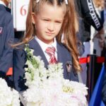 Kseniya Borodina Instagram - Сегодня очень важный день для всех родителей нашей страны, но отдельно хочу сказать, что для меня этот день особенный, потому вто моя младшая доченькам, моя любовь пошла в 1 класс. Пусть школа станет для тебя местом, где ты сможешь не только узнать много нового, но и найти подруг, которые будут с тобой всю жизнь. Удачи тебе, легкости и достижений! Мару, я всегда тобой горжусь. Хороших тебе оценок, добрых учителей, успехов в школе и внеклассной деятельности! Всех вас любим и обнимаем❤️ foto by @sinabonka Style by @aleko_n Гимназия имени Е. М. Примакова