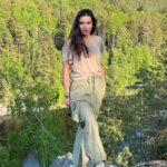 Kseniya Borodina Instagram - Карелия 🏕️🪵 невероятна природа 🤤 а в каком городе вы меня ждёте? Хочу выбрать на август Republic of Karelia