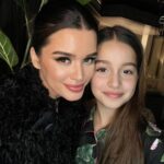 Kseniya Borodina Instagram - Моя маленькая, но такая взрослая Дочь❤️ сегодня тебе исполняется 14 лет, а еще вчера я придумывала тебе имя, когда только узнала, что у меня будет доченька. Ты моя гордость, ты невероятный души человек, который умеет в себе сочетать красоту, ум, невероятное чувство юмора, заботу и любовь. Ты очень талантливая девушка❤️ я всегда тебя люблю, всегда с тобой рядом, еще вчера ты не отпускала меня на работу и ждала у окна, пока я не вернусь. Ничего не изменилось с тех пор, только твои ручки стали чуть больше, как и сердце, которым ты бесконечно любишь❤️ мечтай моя девочка, стремись к своим целям и будь бесконечно счастлива. Я как мама всегда рядом ты знаешь, всегда поддержу во всем и помогу , если вдруг что-то пошло не так. Моя Маруся ❤️