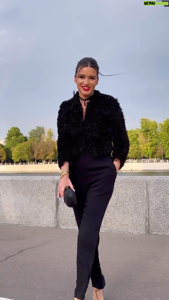 Kseniya Borodina Instagram - Обернись, ведь за спиной может быть великолепная радуга 🖤🦄