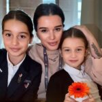Kseniya Borodina Instagram - Друзья, с днем защиты детей! Самое лучшее, что у нас есть – наши дети. Они дарят нам свою искреннюю любовь, улыбки, учат нас, дают возможность прожить еще одно детство рядом с ними. А наша задача как родителей, сделать их по-настоящему счастливыми. Так, чтобы они чувствовали себя нужными, значимыми, понимали, что их мнение приветствуется, а права соблюдаются. Мы должны заложить в них основы, чтобы они стали достойными людьми.   Ну и важно просто быть рядом, заниматься с ними важными взрослыми и детскими делами. Я рада, что наши интересы во многом похожи. Я тут услышала про реалити-шоу «День дублера», в рамках которого молодые ребята могли на один день стать главами городов или предприятий. Думаю, мои девочки тоже бы хотели стать моим дублером на день 😁 Надо обдумать эту идею, пусть узнают как это) Выкладывайте в сторис фото своих счастливых детей с #моёсчастье2023, пусть сегодня и всегда все дети мира будут только улыбаться!
