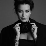 Kseniya Borodina Instagram - Мне удивительно, что сегодня, в 21 веке, кто-то пытается указывать женщинам что им делать, какие принимать решения и каким образом. Даже не кто-то, а сами женщины. Я понимаю, что все уже обсудили двести раз про аборты, и рада, что адекватных большинство. Но эту тему затронули и сегодня на прямой линии президента. Опять же, видно как сейчас ведется политика в сторону сохранения традиционных ценностей, семьи, заботы о детях. Но, Слава Богу, что на высшем уровне осознают, что в запретах нет ничего хорошего!!! Я искренне надеюсь, что женщины будут думать и решать самостоятельно, мы и так очень долго боролись за свои права.
