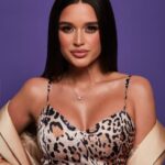 Kseniya Borodina Instagram - А потом она станет куда расчетливей и циничней, перестанет в блогах писать о предельно личном, влюбляться всегда до одури и с поличным, считать кудрявые облака, говорить лирично…