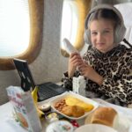 Kseniya Borodina Instagram - Мы сейчас в Дубае, отдыхаем. И пост вроде бы не очень в тему. Но вы знаете, я слежу за новостями, скоро праздник и я не могу не написать про «Бессмертный полк». И если у вас были вопросы, то читайте текст. Я помню, что в детстве мы много читали о Великой Отечественной войне, смотрели кино, нам рассказывали истории в школе, но в каждой семье об этом говорили мало. Просто потому, что это большая общая боль всех людей в нашей стране. Кто-то до сих пор ничего не знает о судьбе своих близких, кто-то каждый год за свой счет проводит поиски, находит братские могилы, пытаются установить личности и найти родственников. Благодаря поисковикам открывается много новых страниц тех ужасных лет. Но каждое 9 мая - это день, когда мы должны по праву гордиться теми, благодаря кому мы с вами сегодня живы. Это день памяти людей, которые смогли дойти до конца, смогли победить фашизм, освободили множество людей. «Бессмертный полк» - это уже давно не просто шествие с портретами тех, кто сложил голову за Родину. Сегодня каждый из нас должен вспомнить реальную правду, рассказать о ней людям, не дать переписать историю. Наша задача сохранить и защитить память наших отцов. И в этом году формат сделали именно такой: каждый может рассказать о своих родных так, как ему хочется. Весь день - истории настоящих героев.