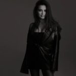 Kseniya Borodina Instagram - Мне всегда нравится реакция людей из других стран на нас, нашего президента, спортсменов. Иногда кажется, что боятся и восхищаются одновременно 😅 Мы реально для них что-то совершенно другое, непонятное. Я посмотрела, как обсуждали сейчас визит нашего президента в Эмираты, вот этот красивый пролет, флаги в небе, верблюды. На самом деле это все еще раз доказывает, что мы по-прежнему на большой арене, а Эмираты действительно видят в нас партнера, стратегического. Давайте честно, там сейчас невообразимое количество наших предпринимателей, которые задают очень высокую планку для бизнеса, уровня предоставляемого сервиса. Поэтому разговоров о русских там сейчас много. А вы замечали интерес и попытки понять нас у людей из других стран?