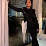 Kseniya Borodina Instagram - Декабрь богат на мероприятия, только успевай переодеваться🤪 Как вам образ?) 🤫💔